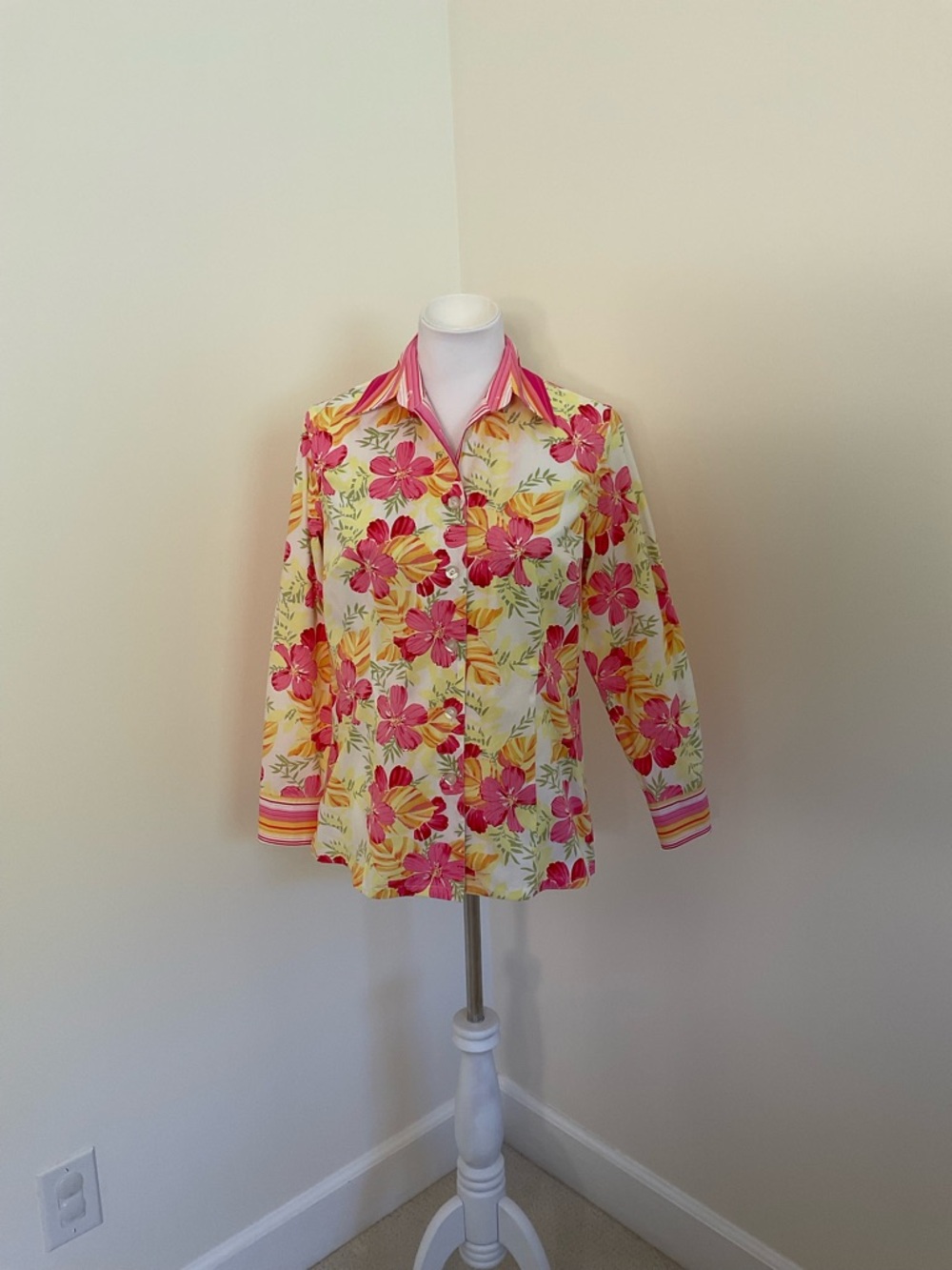 Draper’s & Damon’s Tropical Floral Button-Up Tunic Shirt in Yellow & Pink
